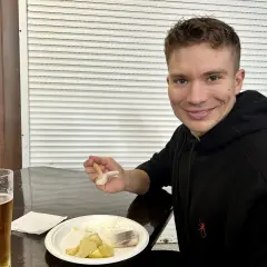 Gdzie zjeść w Rydze? Najlepsze miejsca na lokalne smaki i tanie jedzenie