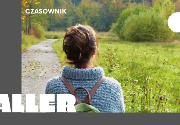 Kobieta w jesiennym swetrze i plecakiem idzie ścieżką w lesie. To **aller odmiana** natury.