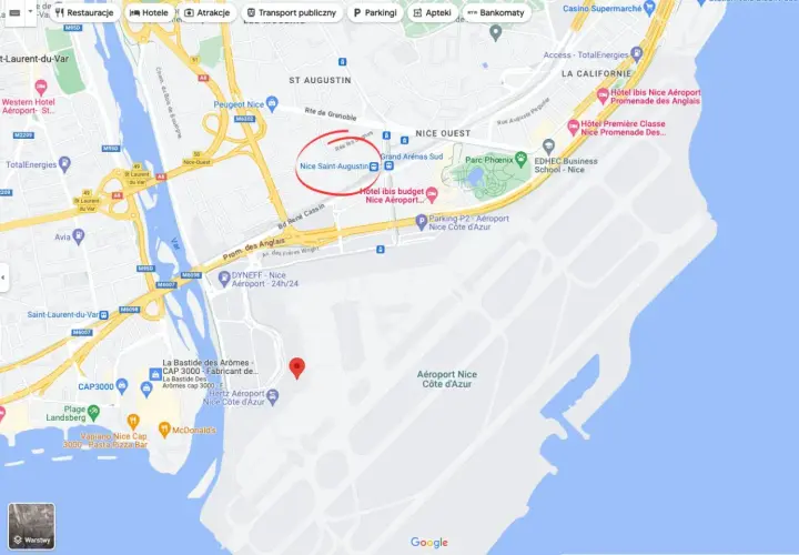 Mapa pokazuje lotnisko Nice Côte d'Azur, z zaznaczonymi hotelami i drogami dojazdowymi.