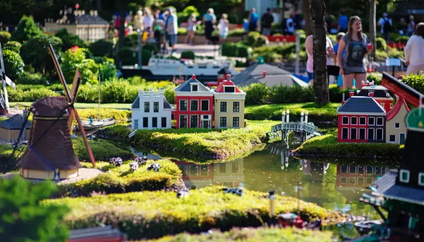 Najlepsze atrakcje w Billund – rodzinne przygody w stolicy LEGO