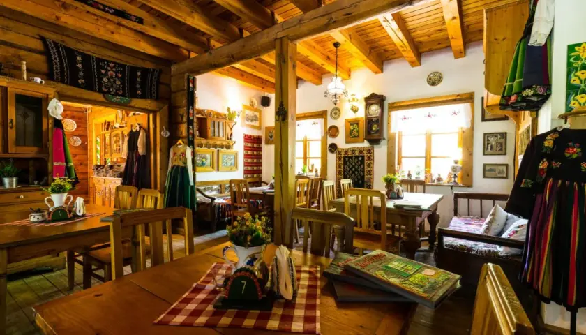 Gdzie zjeść w Łowiczu? Odkryj najlepsze restauracje i smaki
