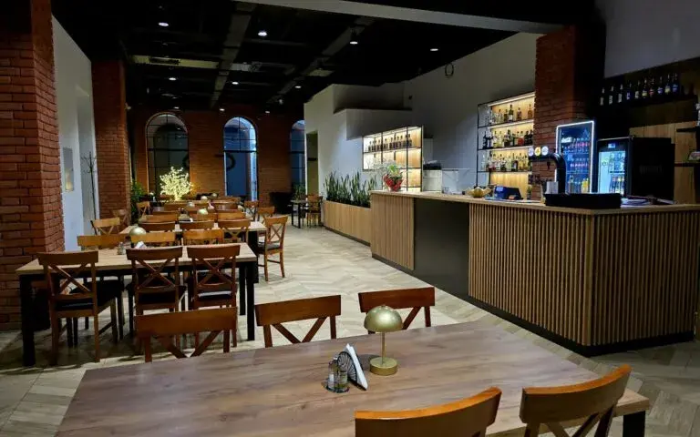 Gdzie zjeść w Wadowicach? Odkryj najlepsze restauracje i smaki
