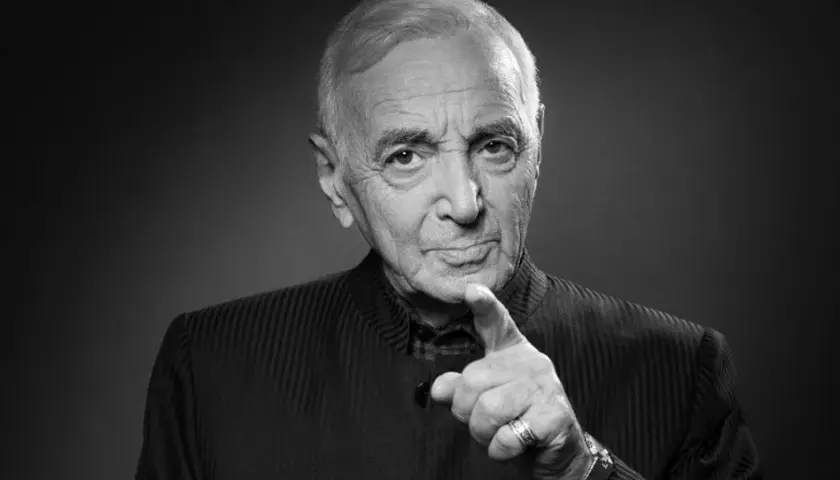 Charles Aznavour: Niezapomniana historia życia i muzyki legendy